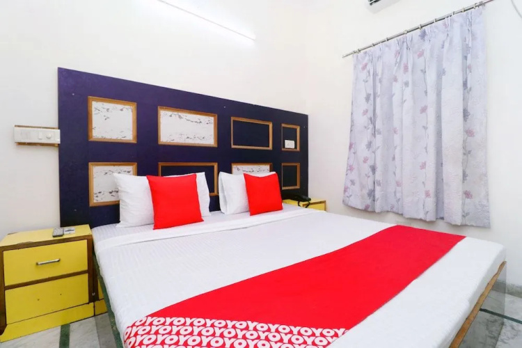 Oyo 37663 Hotel Royal Palace