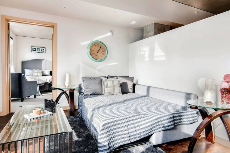 1 Location 2BR Across From Space Needle -vr1
