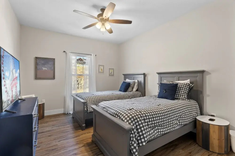 Escape Peak 5 Bedroom Home by RedAwning