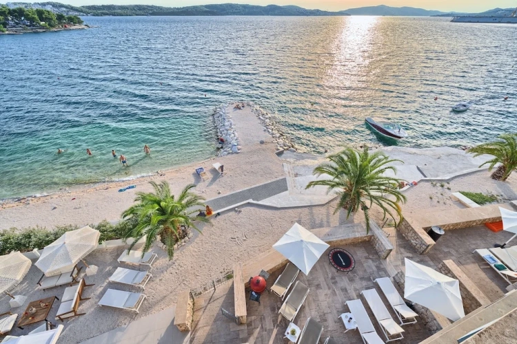 4 Bedrooms Luxury Villa with balcony and with sea view