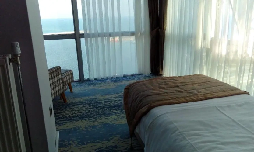 Standard Triple room with sea view