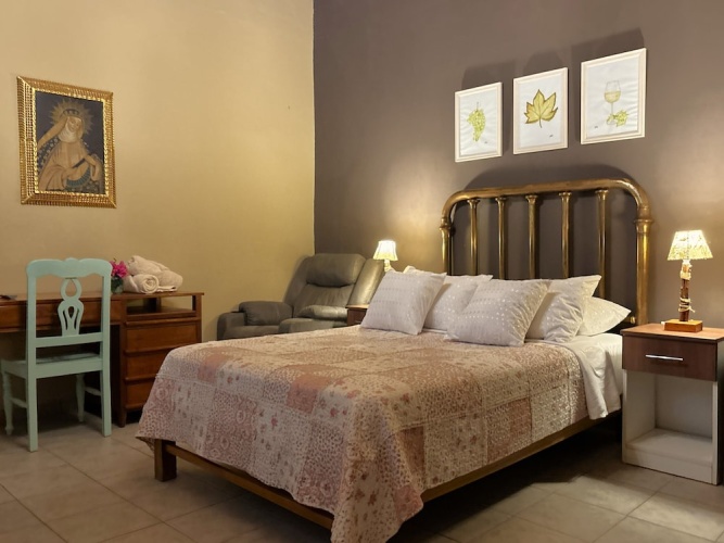 Superior Double Basement room