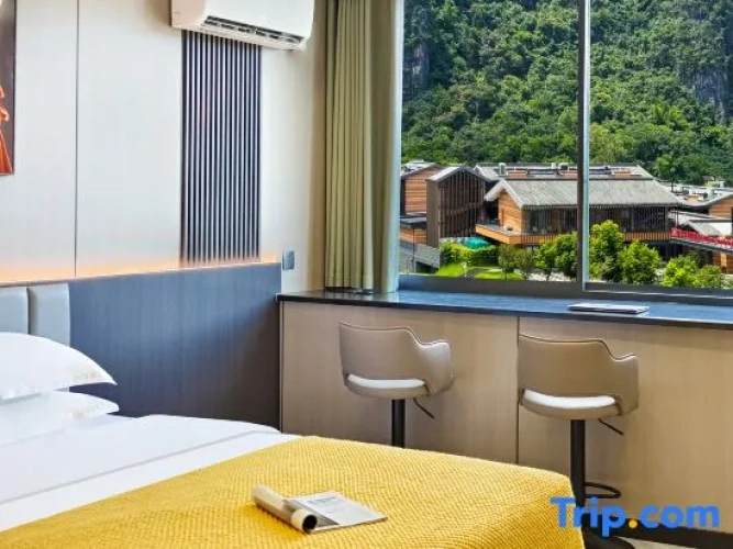 Standard Twin room with river view