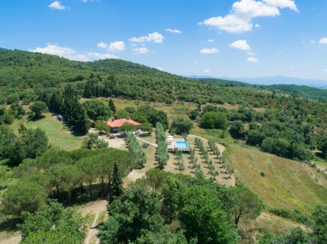 4 Bedrooms Villa