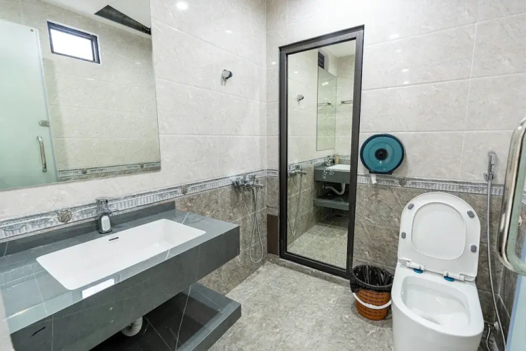 Light Hotel Ha Noi