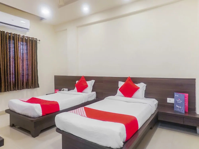 OYO 13583 Hotel Paradise Inn