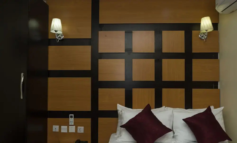 Iris Gold Suite