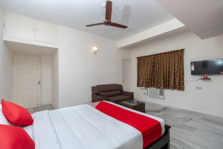 OYO 24168 Amrita Inn