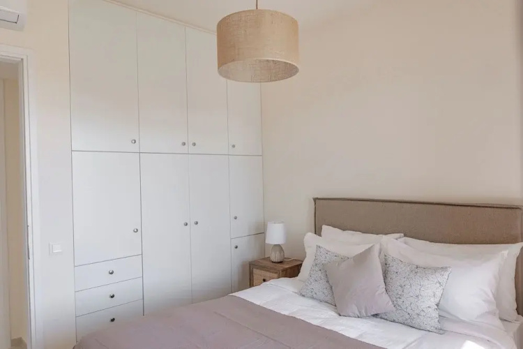 Phaedrus Living: Seaside Thalassa Cretan 203