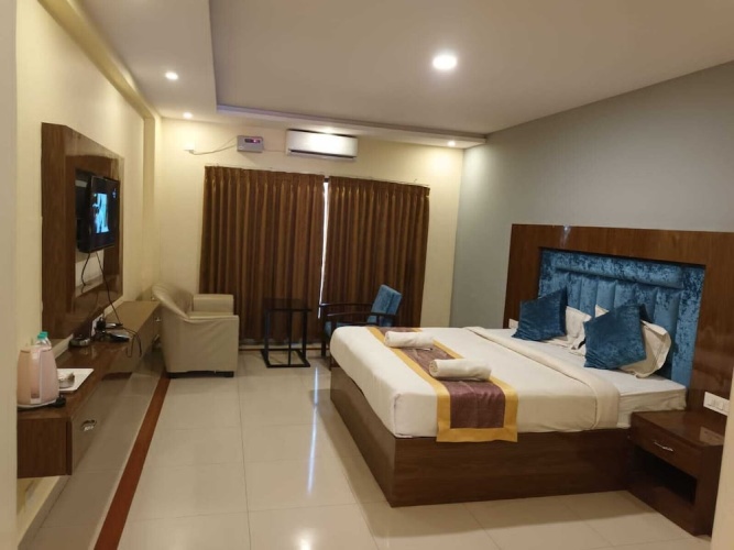 Standard Double room with balcony and with pool view