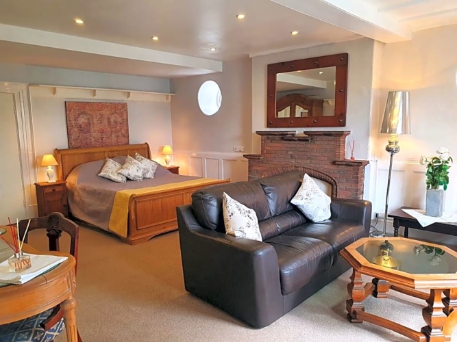 1 Bedroom Double Suite