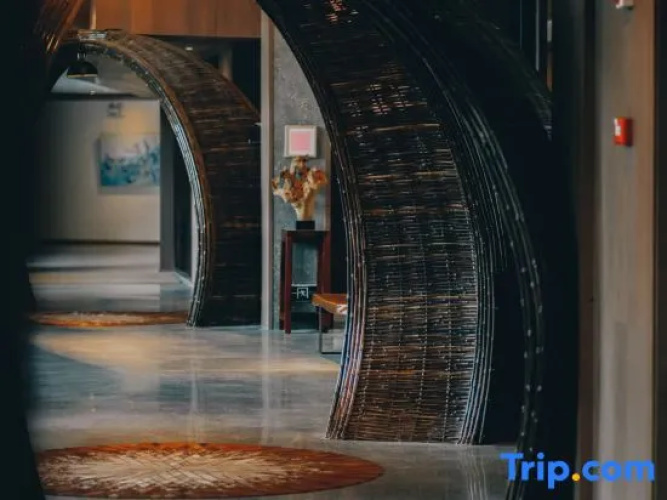 Zizai Cliff Hotel