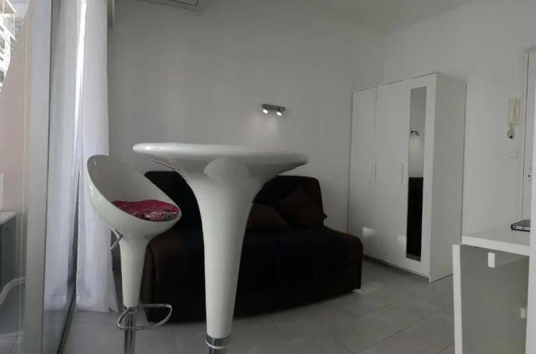 Studio carré d'or situé à 50 m de la plage