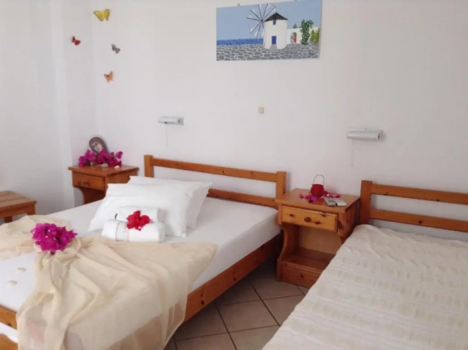 Standard Triple room