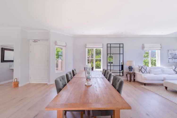 Sublime Five bed Property in Glorious Setting