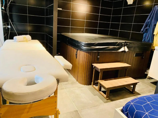 JACUZZI dans appartement T2 centre-ville
