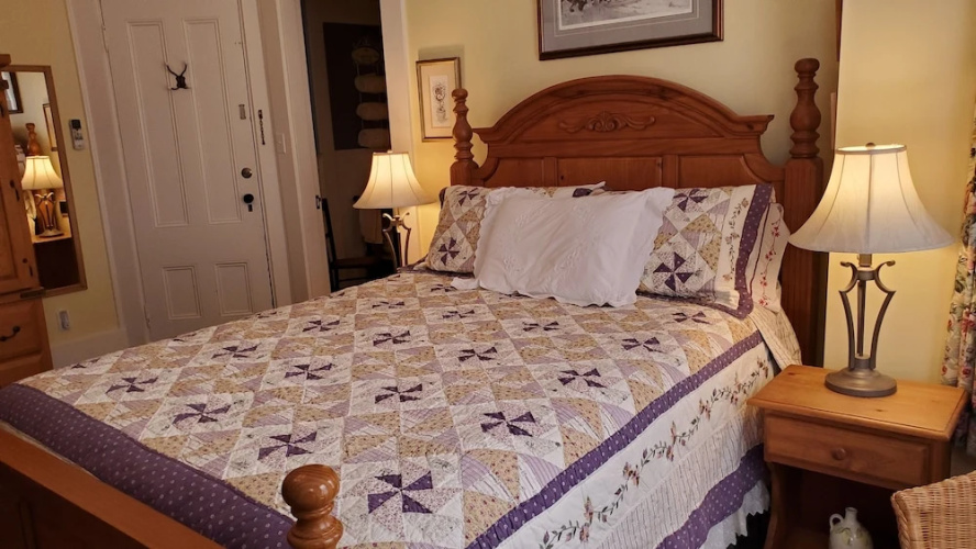 The Lark & Loon Inn