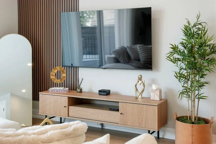 Modern 2BR 2BA Condo in Chicago
