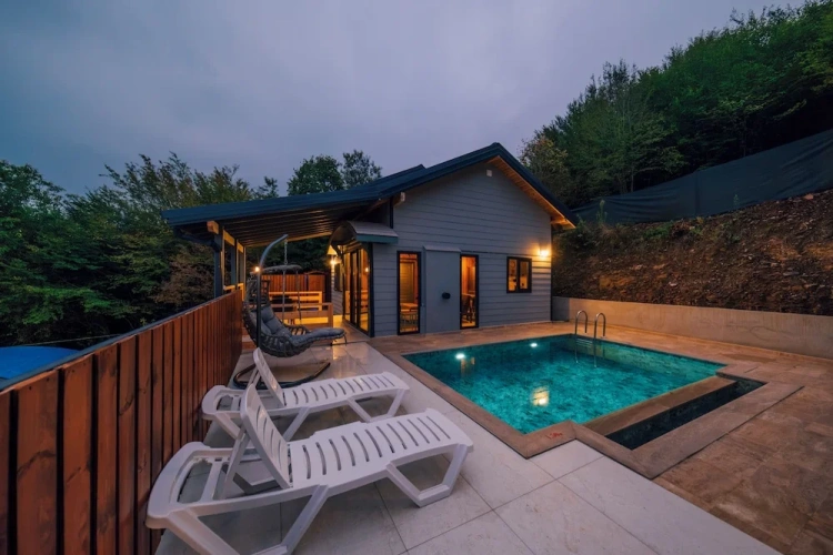1 Bedroom Bungalow with mountain view