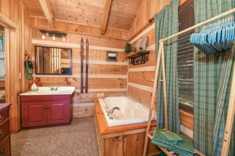 View Cozy Private Fireplace Hot Tub