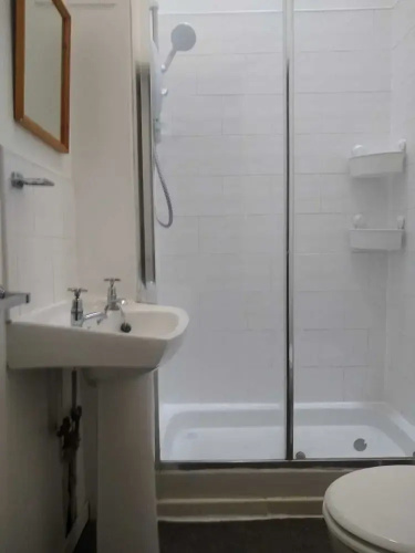 Lauriston Central Skylight Roomz