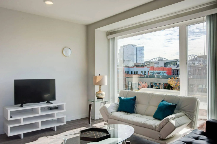 Upscale Apartments in Stadium District