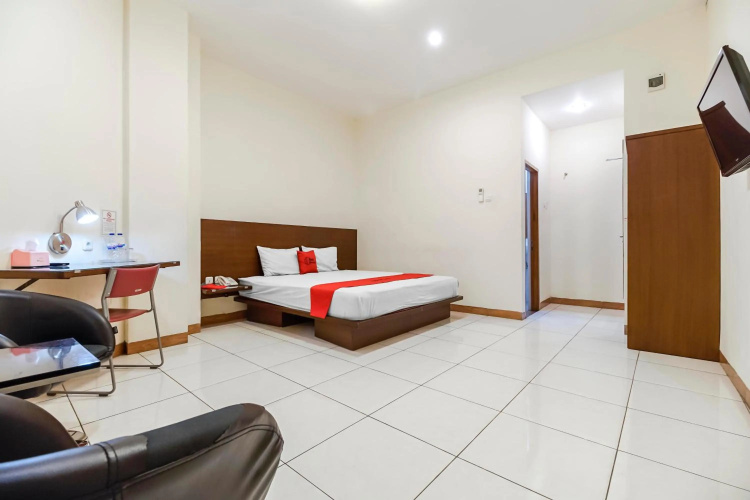 RedDoorz Plus @ Karebosi Area 2