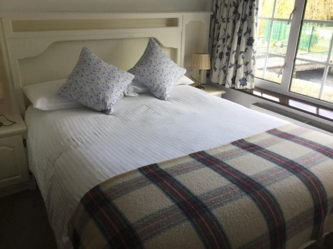 Ryan's River Lodge B&b