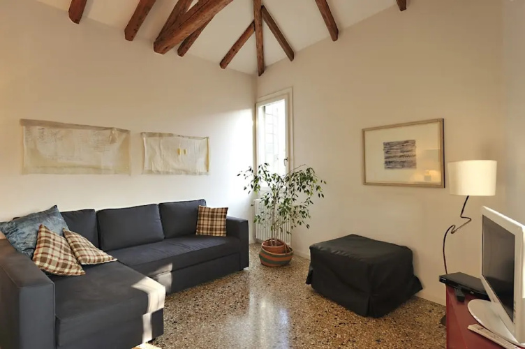 Venice Rialto Apartment With Balcony