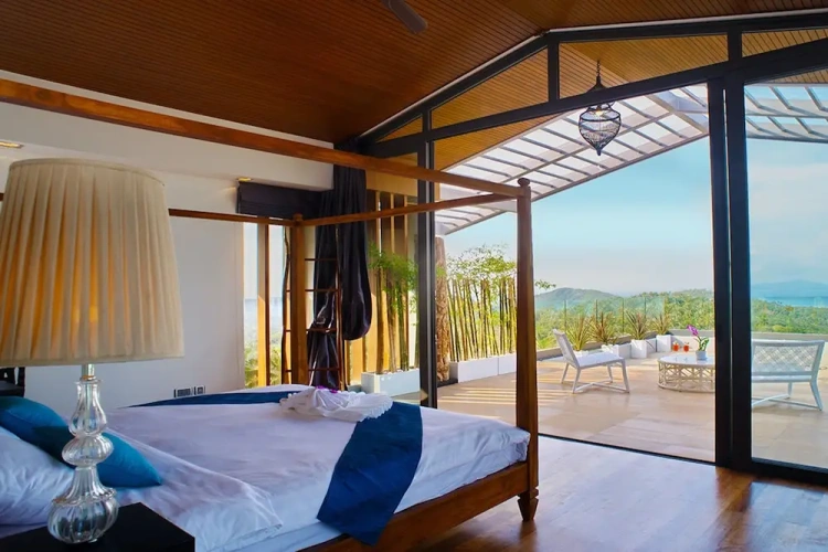 4 Bedrooms Villa