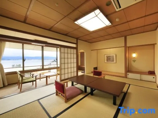 Standard room with lake view