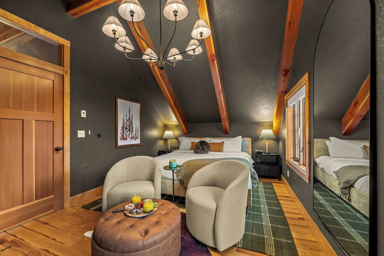 Royal Elk Lodge