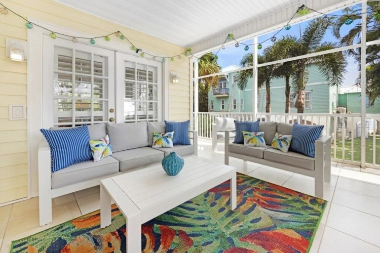 Turtle Cottage 3 Bedroom Home by RedAwning