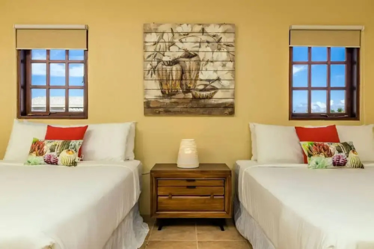 Large 5BR Villa With Private Pool Near Eagle Beach
