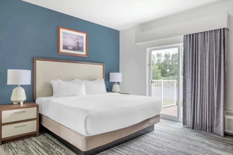 2 Bedrooms Suite with balcony
