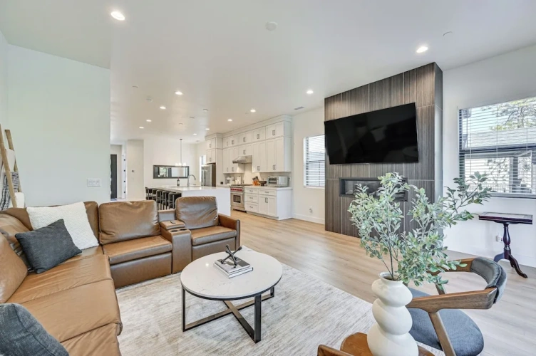 5 Bedrooms Cottage