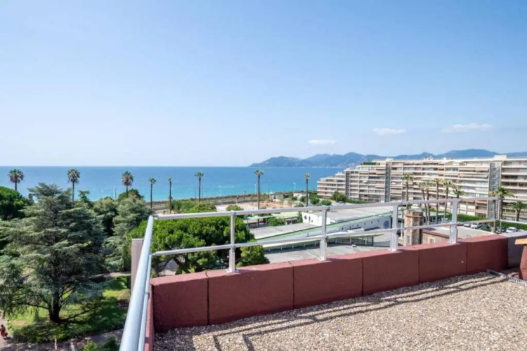 Duplex avec vue sur mer et piscine