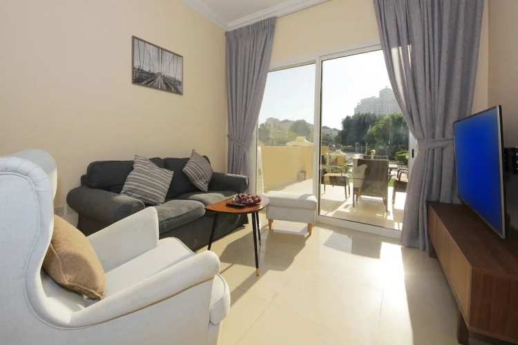 2 Bedrooms Villa