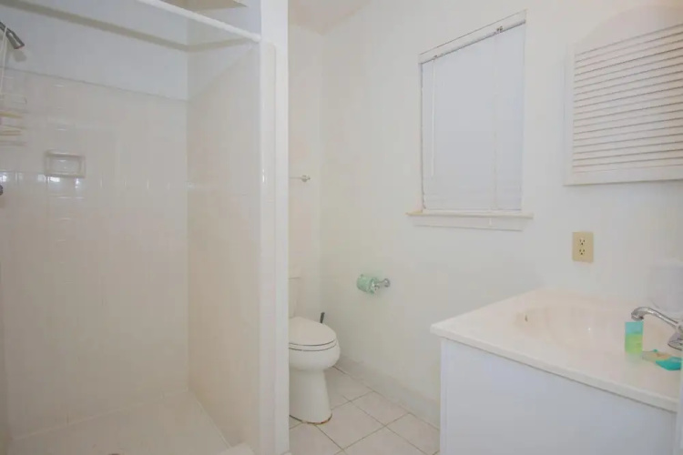 371 Tarpon Blvd