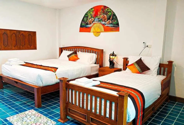 Baan Khlong Mae Kha