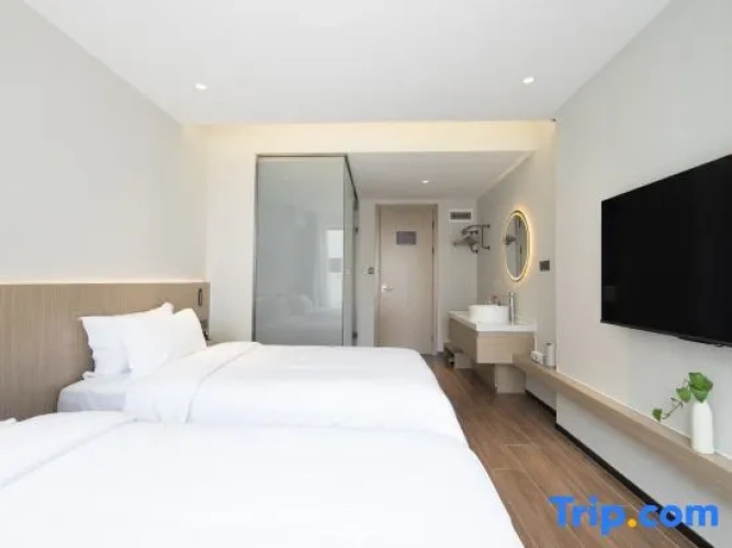 Standard Twin room with balcony