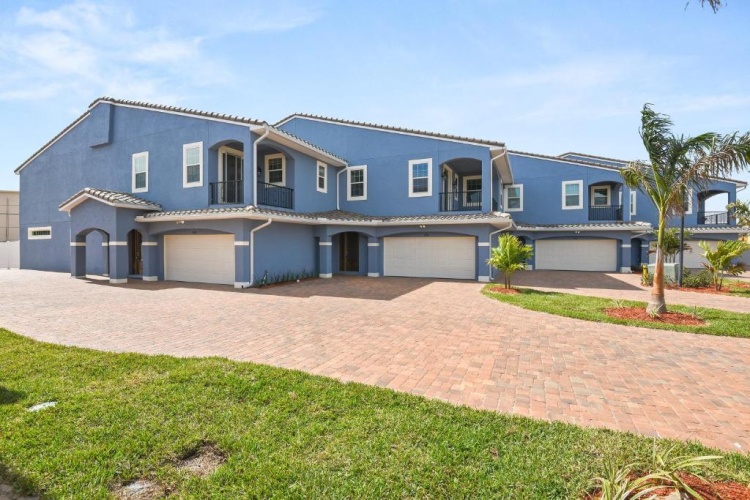 5 Bedrooms Cottage