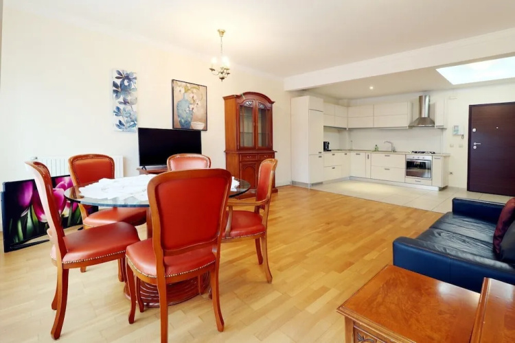 Emerald Apartment