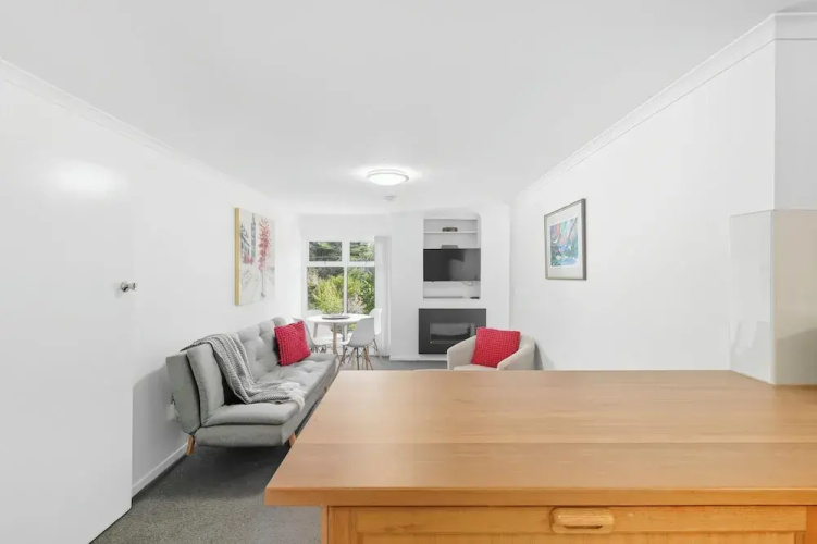 Charming Maning Ave - 2 Bedroom Unit