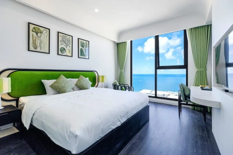 2 Bedrooms Apartment with partial ocean view