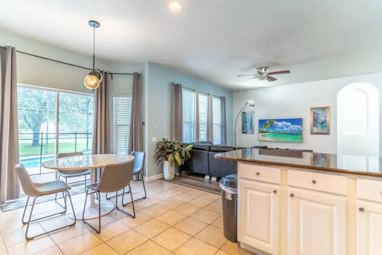 7812 Windsor Hills