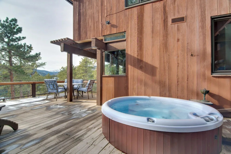 Chic Boulder Mountain Home w/ Hot Tub + Views