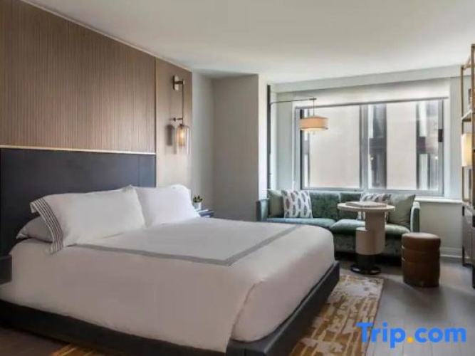 Deluxe Double Accessible room