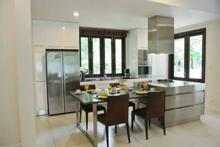 Phuket Ratchamaka Pool Villa