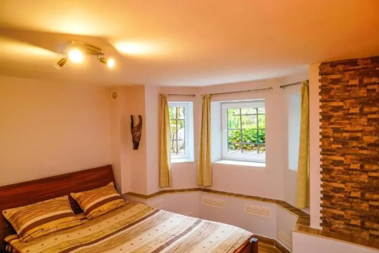 Top Center Apartment 2